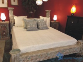 Antique & Vintage white Beds